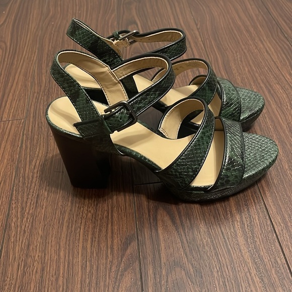 Naturalizer Kamela Ankle Strap Sandals Size 6 - Picture 5 of 10